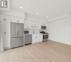 824 Woolwich St in Guelph, ON - Building Photo