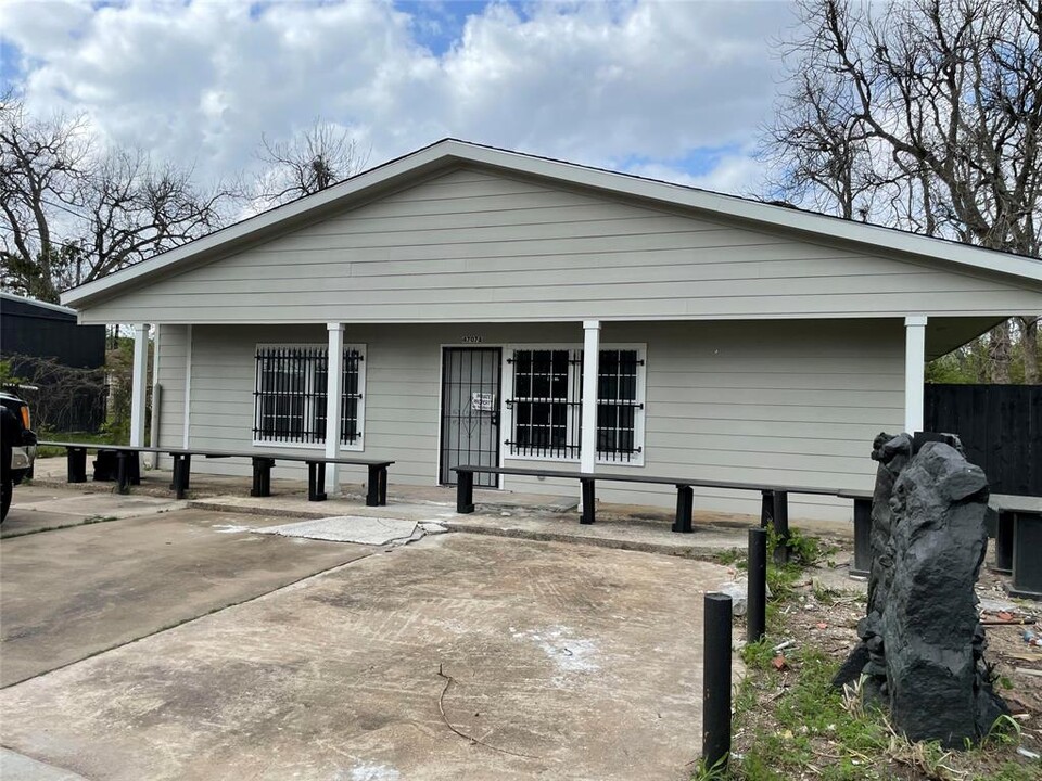 4707 Mallow St in Houston, TX - Building Photo