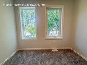 9303-9123 123 Ave NW in Edmonton, AB - Building Photo - Building Photo