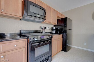 7765 Floral Fabric Ct in Las Vegas, NV - Building Photo - Building Photo