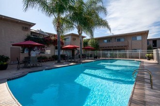 16251 Woodruff Ave in Bellflower, CA - Foto de edificio - Building Photo