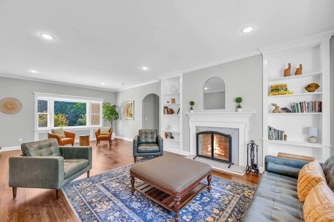 property at 115 Wexford Pl
