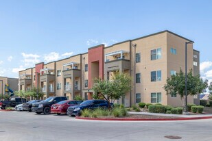 Lynne Village Apartments in Phoenix, AZ - Building Photo