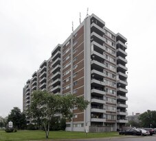 Martin Way Towers West in Toronto, ON - Building Photo