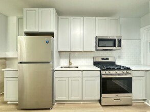 276 Montana St in Philadelphia, PA - Building Photo - Building Photo