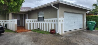 4725 SW 143rd Ave in Miami, FL - Building Photo