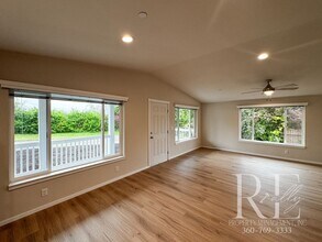 8505 Knute Ln NW in Silverdale, WA - Building Photo - Building Photo