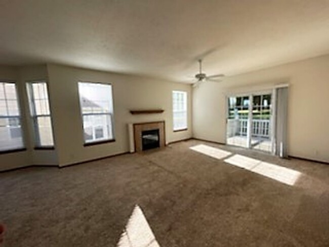 2519 Sandhutton Ave in Rockford, IL - Foto de edificio - Building Photo