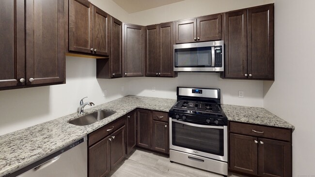 2836 Fairfield Ave in Bridgeport, CT - Building Photo - Building Photo