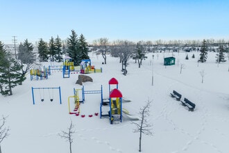 Maple Oak Ridge in Edmonton, AB - Building Photo - Building Photo