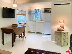 1602 Courtney Ave in Los Angeles, CA - Building Photo - Building Photo