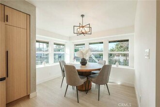 18848 Collins St in Los Angeles, CA - Building Photo - Building Photo