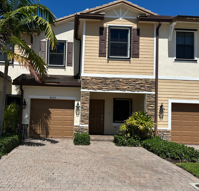 4676 Caspian Way in Davie, FL - Building Photo