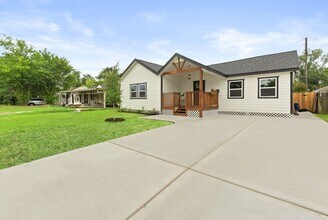 1426 16th St in Galena Park, TX - Building Photo - Building Photo