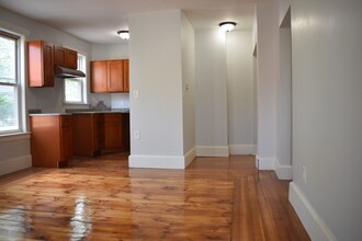 58 Broad St, Unit 1 in Lynn, MA - Building Photo - Building Photo