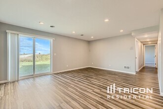 24796 Superior Dr in Rogers, MN - Foto de edificio - Building Photo