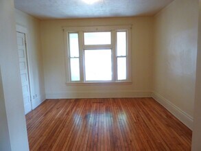 687 5th St E, Unit Apt. #1 in St. Paul, MN - Building Photo - Building Photo
