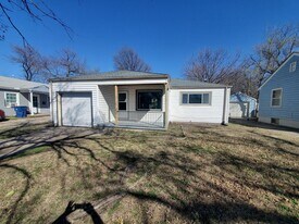 1542 N Pinecrest St in Wichita, KS - Building Photo