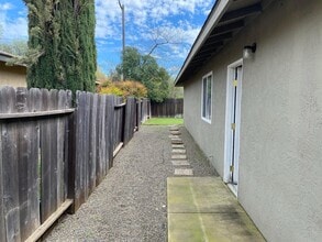 2821 Pepper Oaks Dr in Sacramento, CA - Building Photo - Building Photo