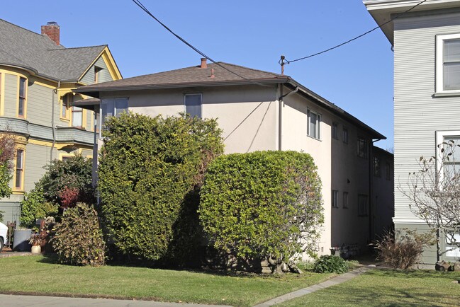 2145 Santa Clara Ave in Alameda, CA - Building Photo - Building Photo