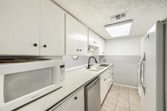 6810 Thorncliffe Dr in Austin, TX - Building Photo - Building Photo