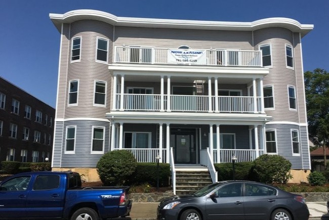 11 & 17 Beach Road Apartments!! in Lynn, MA - Building Photo - Building Photo