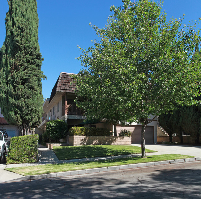 731 E Tujunga Ave in Burbank, CA - Building Photo - Building Photo