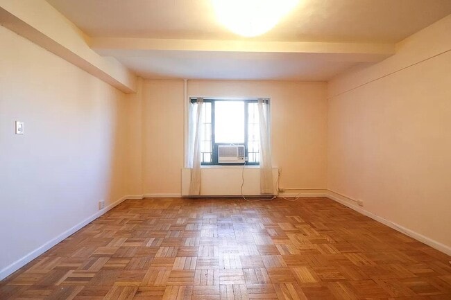 5 Metropolitan Oval in Bronx, NY - Building Photo - Building Photo