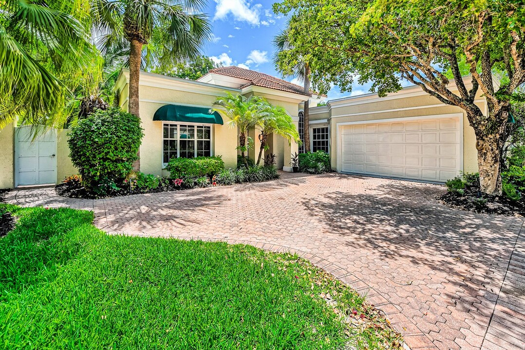 3722 Rachel Ln in Naples, FL - Foto de edificio