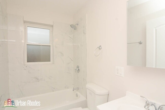 3360 W Montrose Ave in Chicago, IL - Building Photo - Building Photo