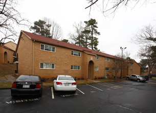 Hillcrest at Brookhaven in Atlanta, GA - Building Photo - Building Photo