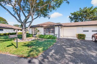10244 Dovewood Ln in Boynton Beach, FL - Building Photo