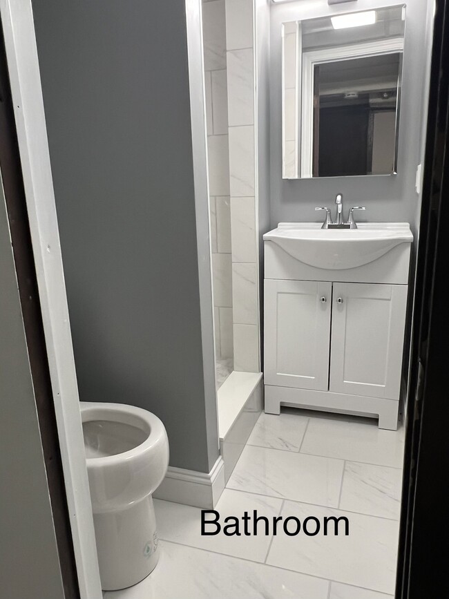 22 Hillsdale Ave, Unit Apartment in Burlington, MA - Building Photo - Building Photo