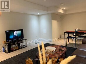18 Holmwood St in Richmond Hill, ON - Building Photo - Building Photo