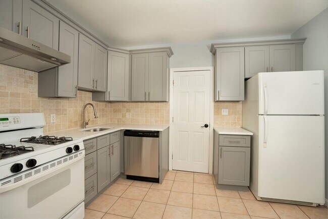 46 Wyllis Ave in Everett, MA - Building Photo - Building Photo