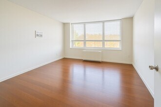 20 Hammond Pond Pkwy in Newton, MA - Building Photo - Building Photo