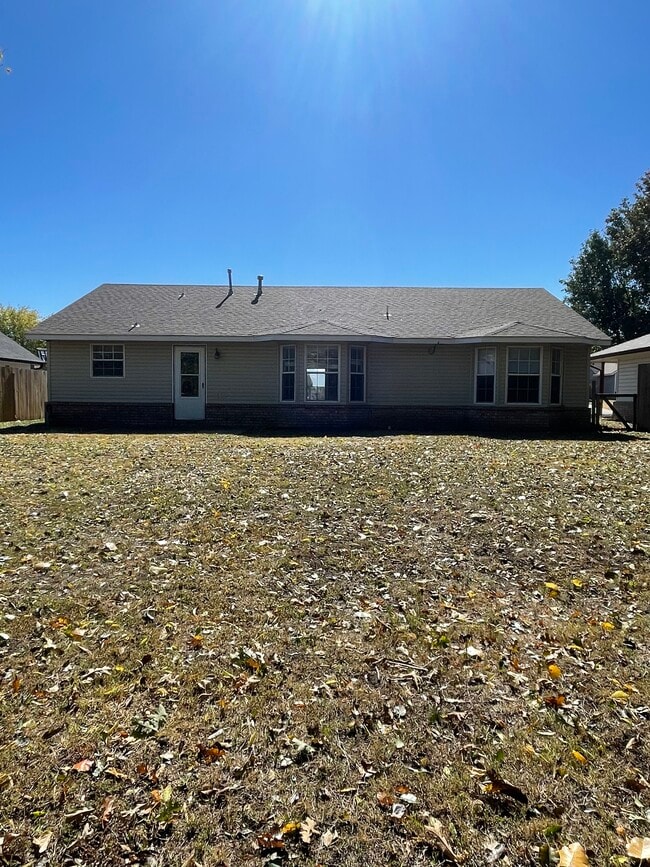 9395 Sprucewood in Claremore, OK - Building Photo - Building Photo