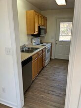 1503 Grissom Ln in Blacksburg, VA - Foto de edificio - Building Photo