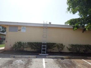 817 S H St in Lake Worth, FL - Building Photo - Building Photo