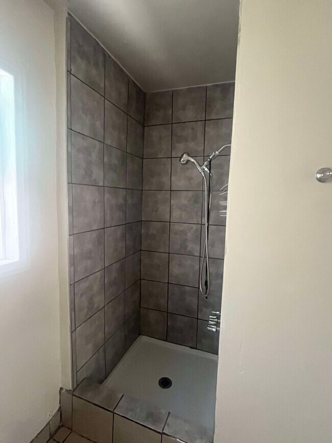 4673 Huntington Dr N in Los Angeles, CA - Building Photo - Building Photo