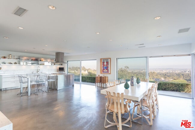 1230 Shadow Hill Way in Beverly Hills, CA - Building Photo - Building Photo