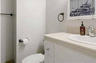 8860 La Riviera Drive-Unit C in Sacramento, CA - Building Photo - Building Photo