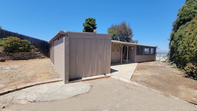 2402 Amick St in Oceanside, CA - Building Photo - Building Photo