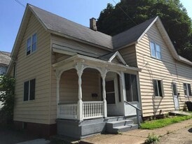 2112 Liberty St in Erie, PA - Building Photo