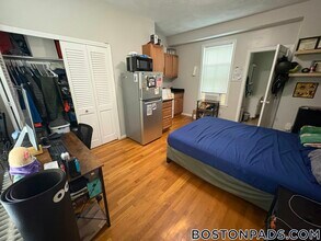 13 Pleasant St in Cambridge, MA - Building Photo - Building Photo