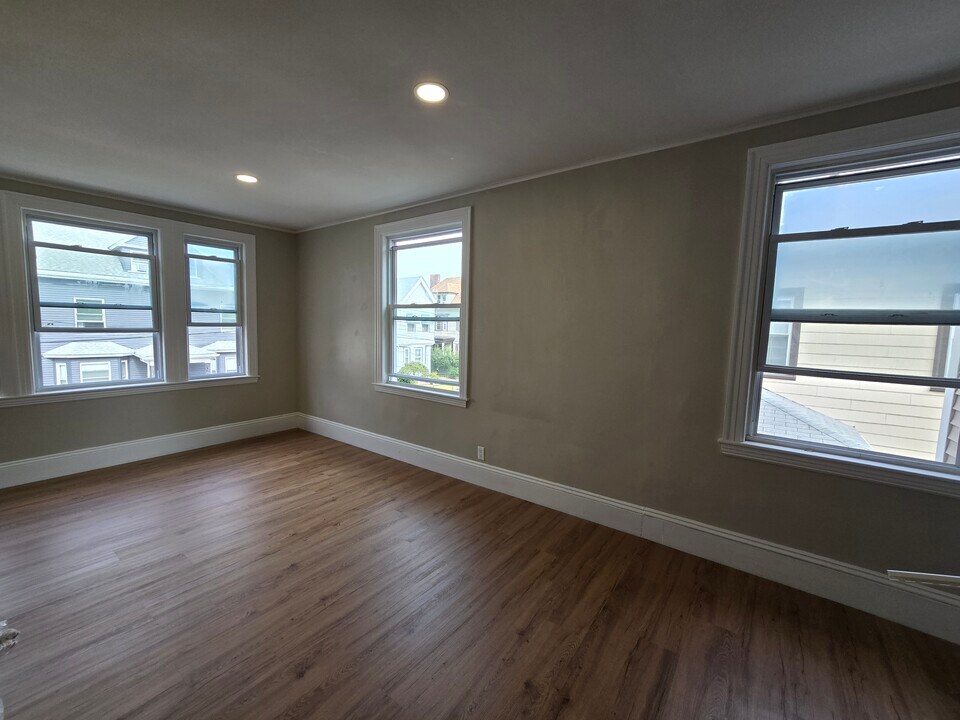 22 Newcastle Rd, Unit 22 in Boston, MA - Building Photo