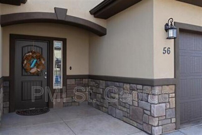 1001 W Curly Hollow Dr in Saint George, UT - Foto de edificio - Building Photo