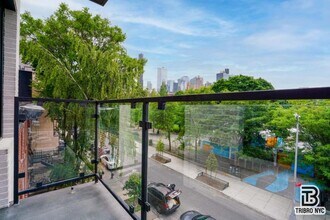 13 N Elliott Pl in Brooklyn, NY - Building Photo - Building Photo