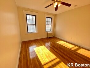 32 Queensberry St in Boston, MA - Building Photo - Building Photo