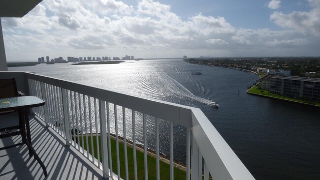 property at 115 Lakeshore Dr